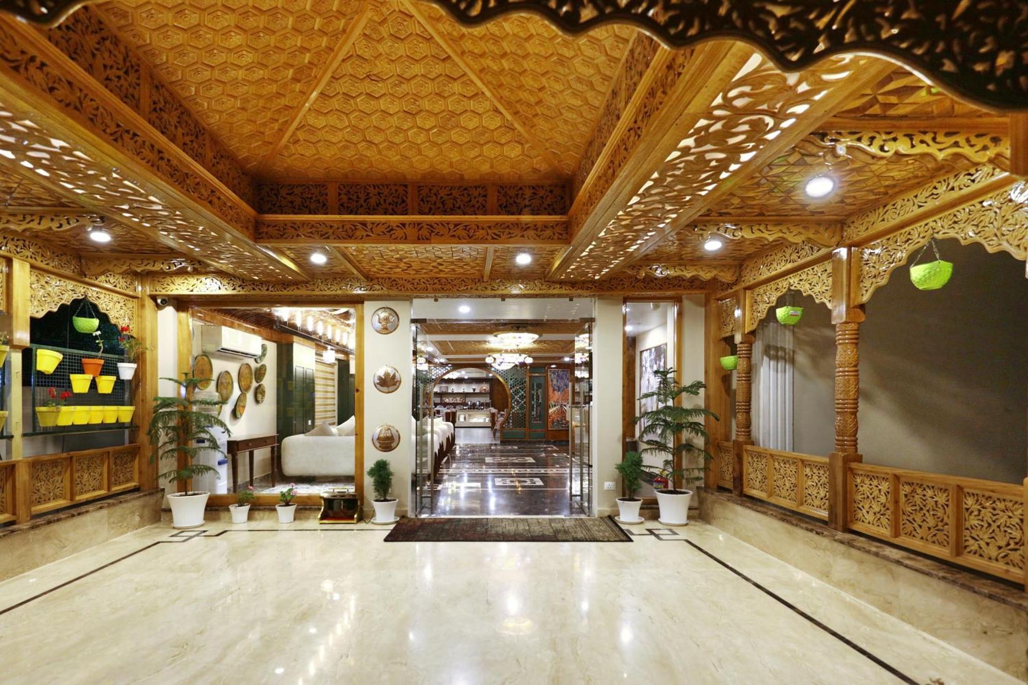Hotel Blanco Сринагар Экстерьер фото
