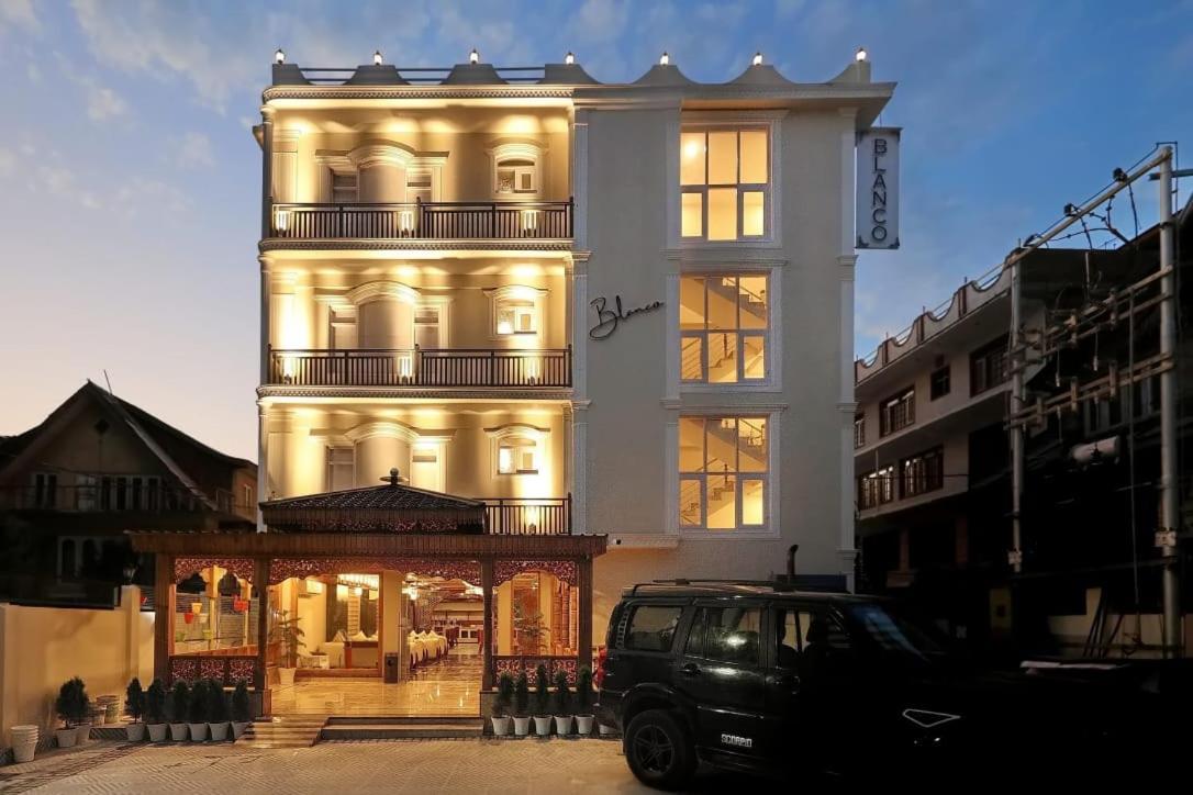 Hotel Blanco Сринагар Экстерьер фото