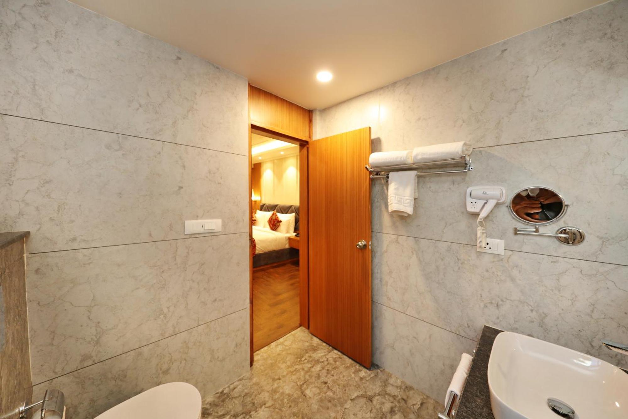 Hotel Blanco Сринагар Экстерьер фото