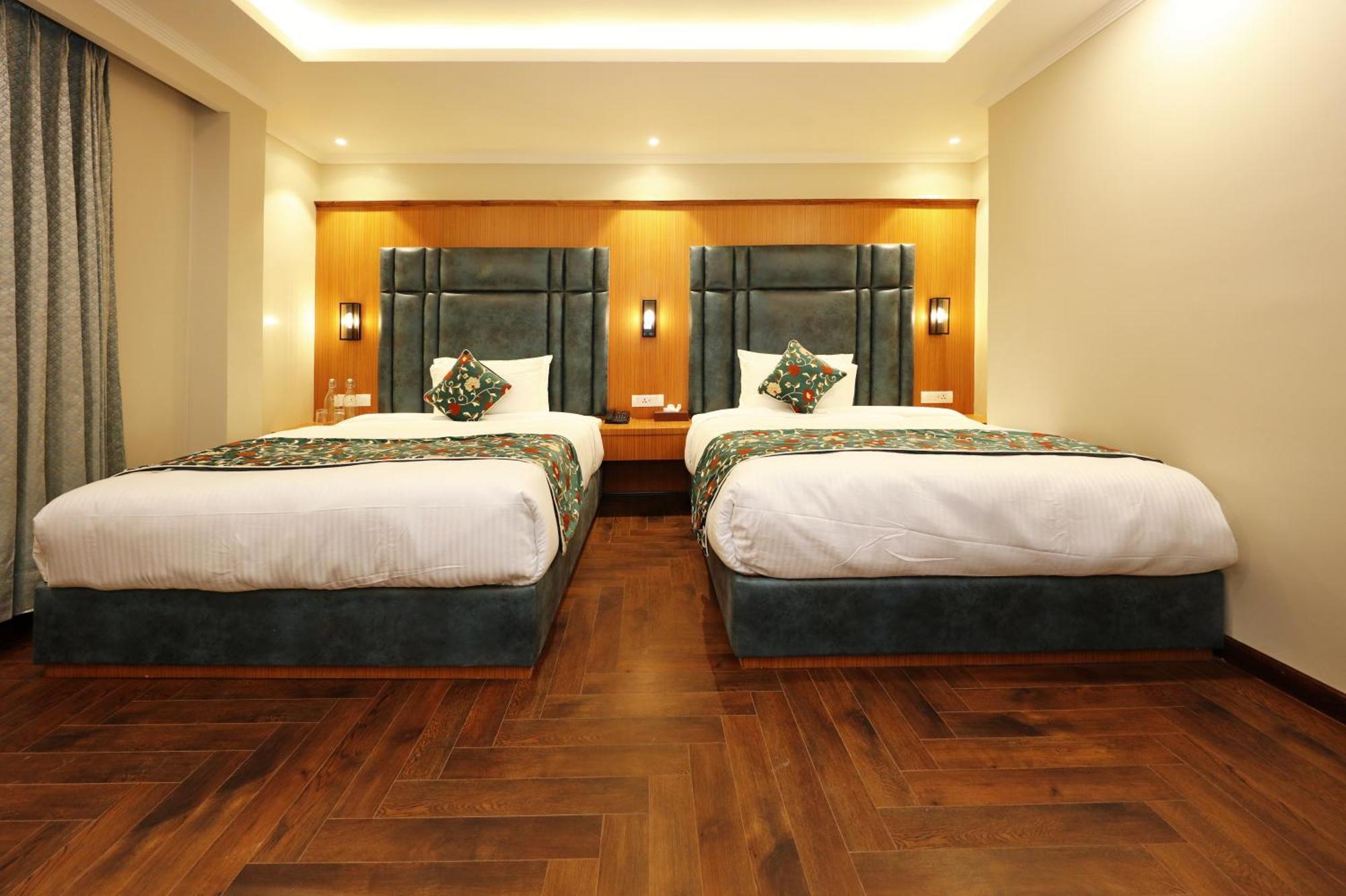 Hotel Blanco Сринагар Экстерьер фото
